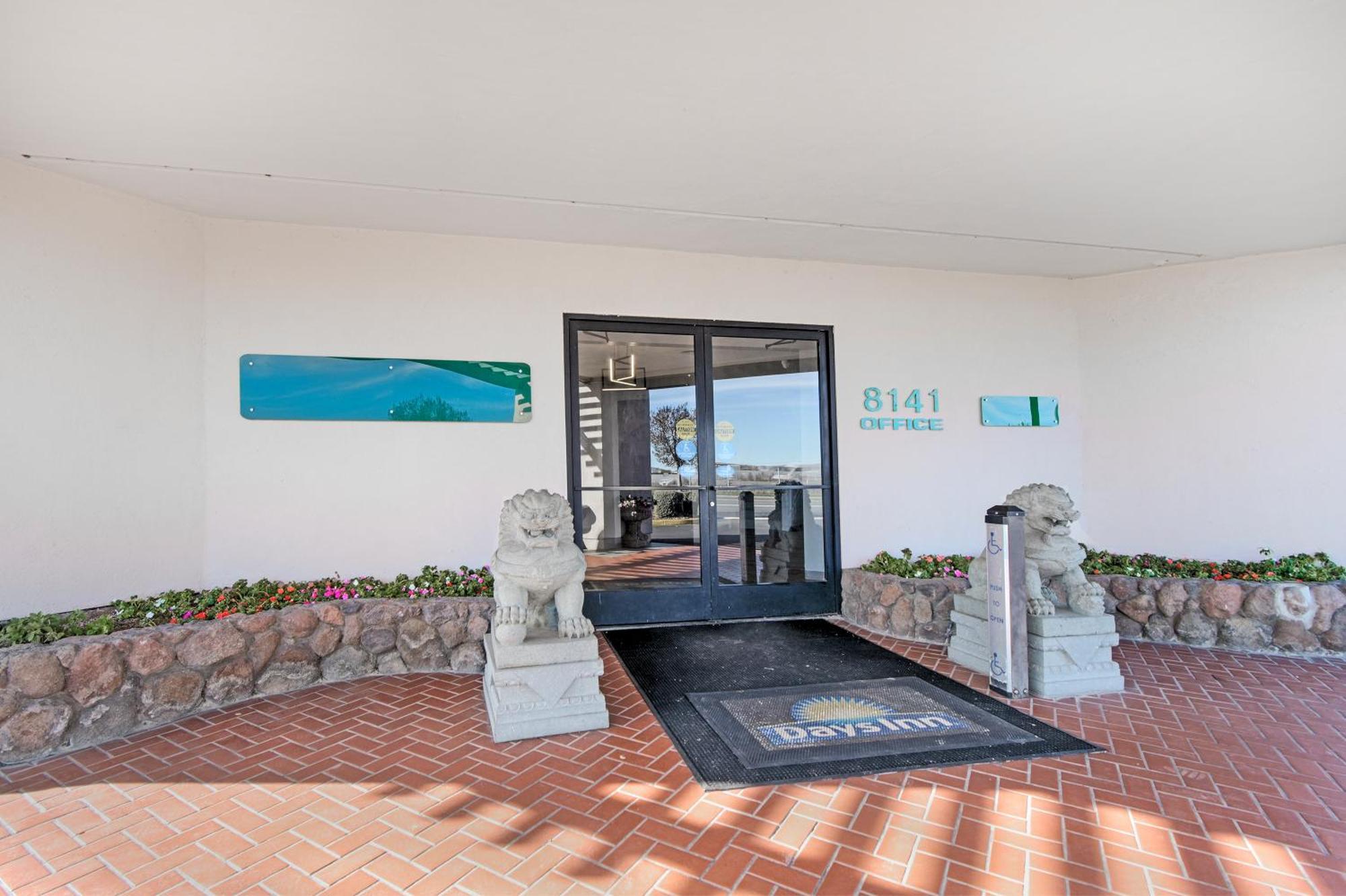 Days Inn By Wyndham Novato/San Francisco Bagian luar foto