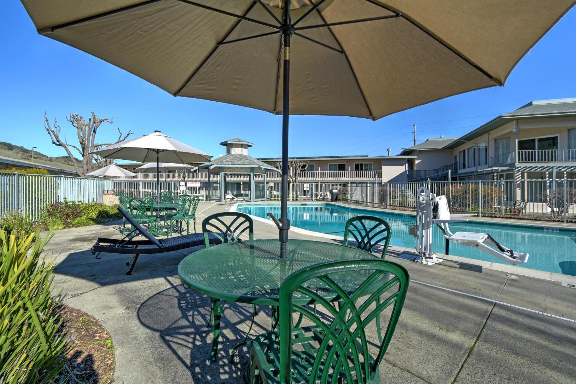 Days Inn By Wyndham Novato/San Francisco Bagian luar foto