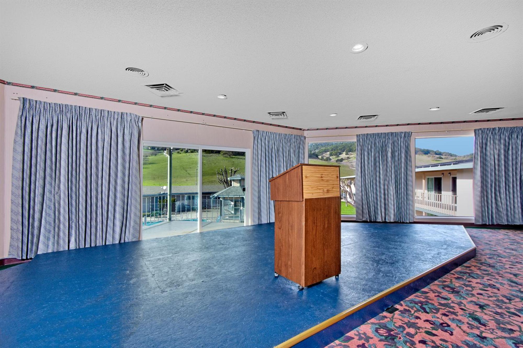 Days Inn By Wyndham Novato/San Francisco Bagian luar foto