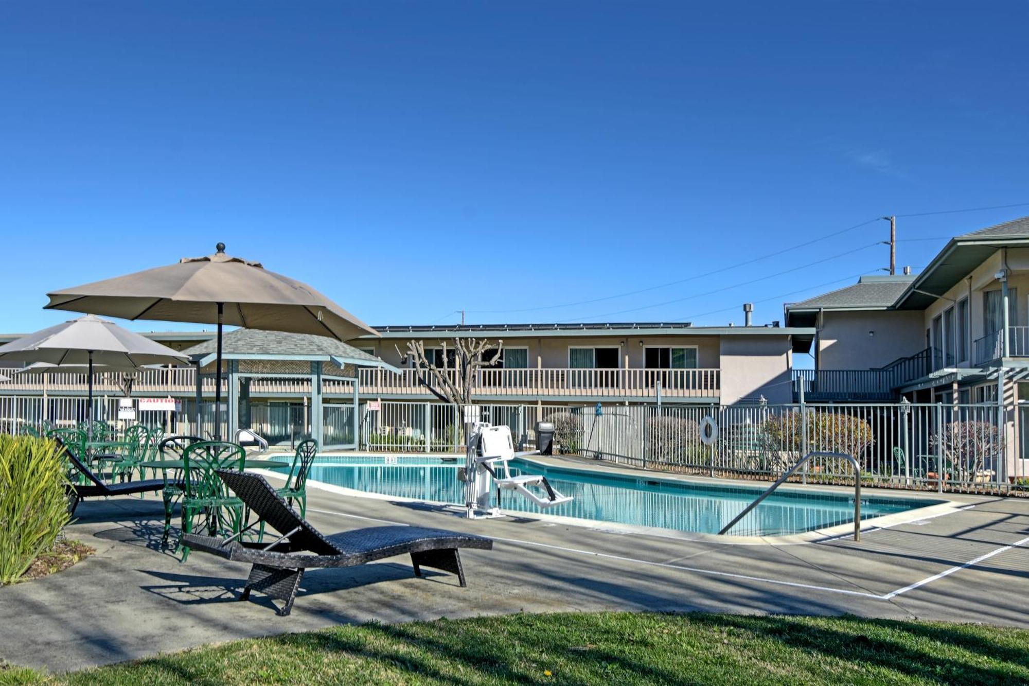 Days Inn By Wyndham Novato/San Francisco Bagian luar foto