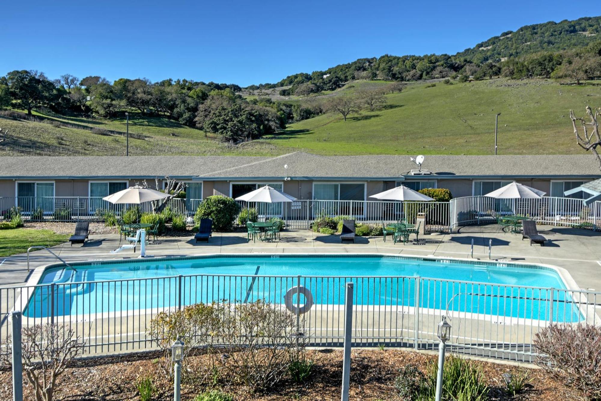 Days Inn By Wyndham Novato/San Francisco Bagian luar foto